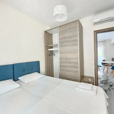 2 Bedrooms By The Sea