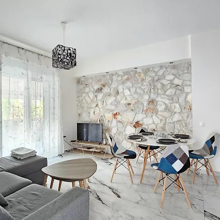 Appartamento 2 Bedrooms By The Sea
